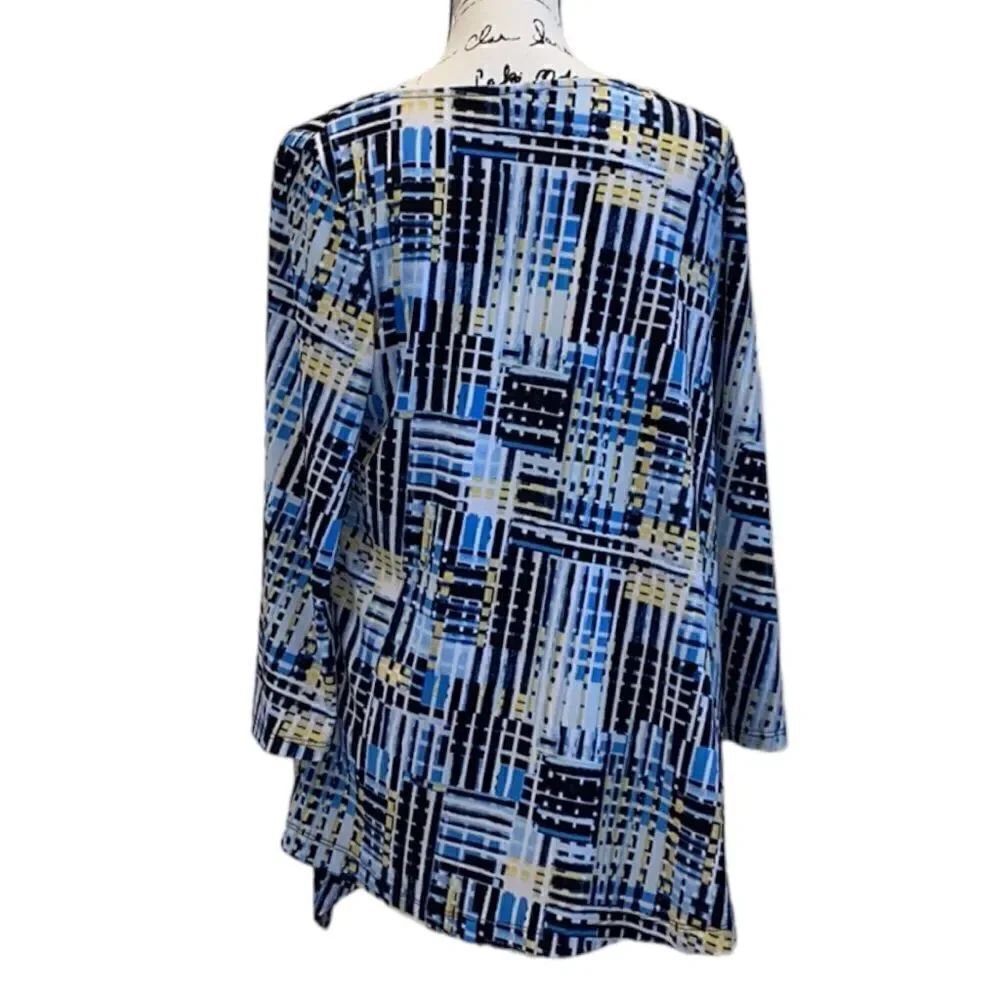 Rafaella Women’s Geometric Pattern Asymmetrical Hem Popover Top PM - Picture 3 of 10